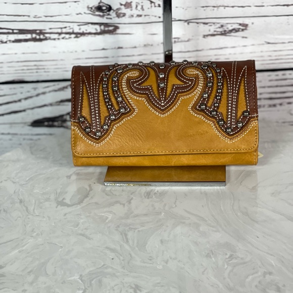 Montana West Handbags - Montana West Embroidered Collection Wallet